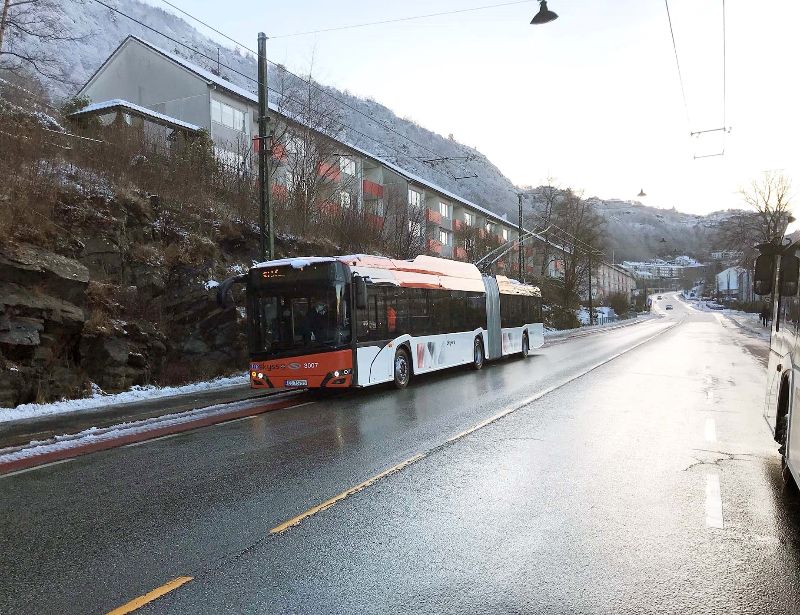 Solaris Trollino 3007 bei Testfahrten am Freitag, 20. November 2020 auf der Nattlandsveien. Foto: Thomas J. Potter