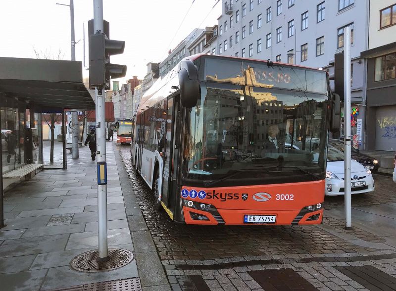 Solaris Trollino 3002 bei Testfahrten am Freitag, 20. November 2020 am Strandkaiterminalen, der bisherigen Endstation der Linie 2. Foto: Thomas J. Potter