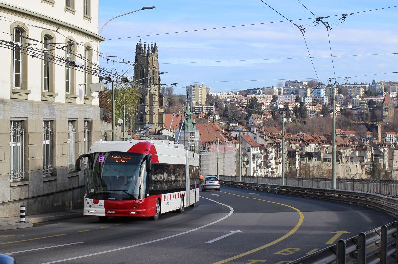 LighTram 19DC Nr.6608 im Einsatz auf der Linie 6 am 14.12.2020, sie verkehrt tagsüber im 15-Minuten-Takt, alle vier Kurse wurden an diesem Tag von den neuen Batterie-Trolleybussen bedient. Foto: J. Lehmann