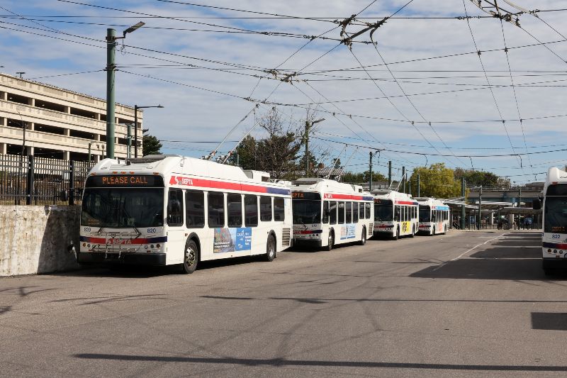 Im Depot Frankford Transit Center abgestellte Trolleybusse. Foto: Dirk Budach