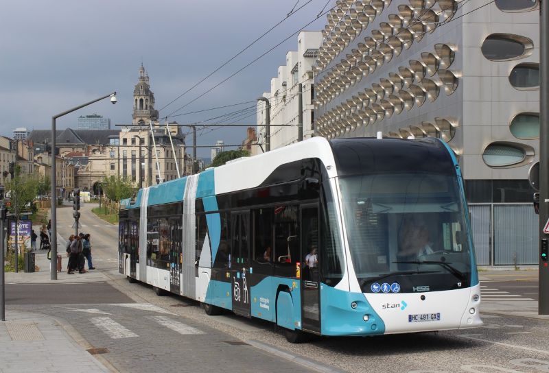 Seit dem 5.4.2025 ist der Betrieb in Nancy wieder eröffnet worden, hier das 25m-LighTram Nr.17 am 22.5.2025. Foto: J.Lehmann