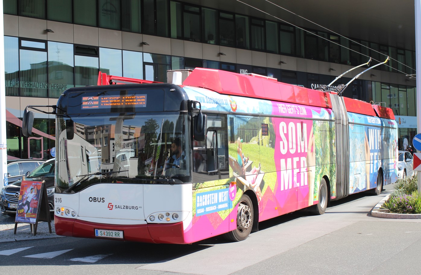 Die 2013 in Dienst gestellten 4 Trolleybusse der Baujahre 2004/5 aus La Chaux-de-Fonds befinden sich nun nicht mehr im Bestand, sie besaßen ebenfalls keinen Hilfsantrieb. Foto: J. Lehmann, 12.09.2022