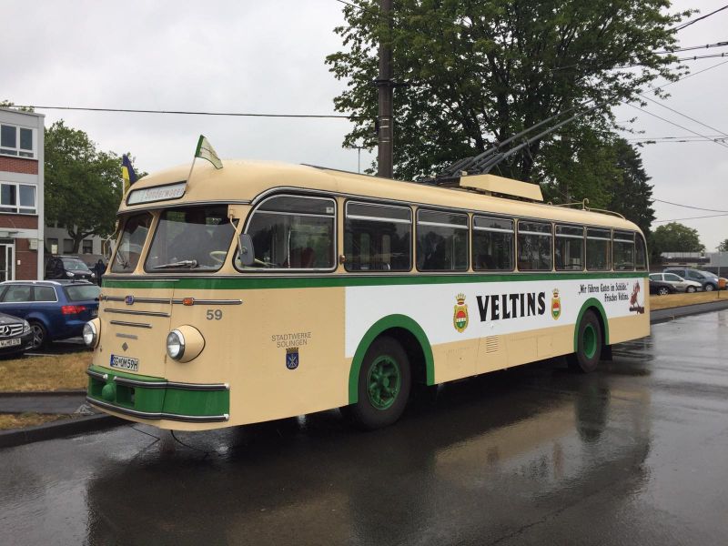 Die historischen Obusse können wieder ausfahren, hier ÜHIIIs 59 zur Vorstellung des neuen Werbesponsors. Foto: F.J.Grantl, 05.06.2020
