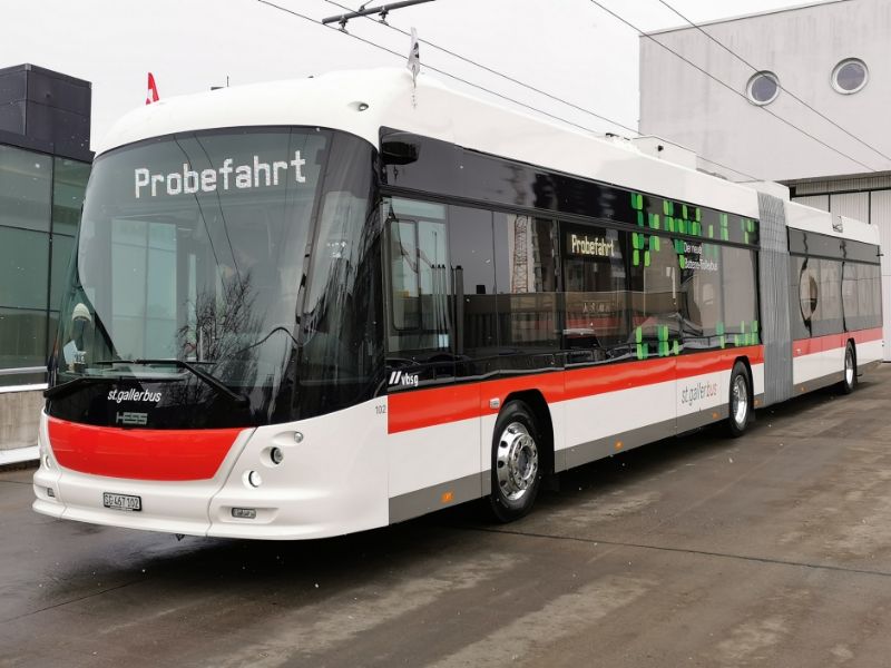 Erste offizielle Ausfahrt des lighTram 19DC Nr.102 bei der Medienkonferenz. Foto: VBSG, siehe: